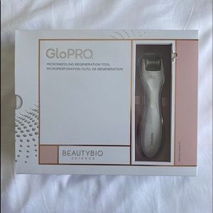 BRAND NEW IN BOX 💕 GLO PRO MICRO NEEDLING KIT.